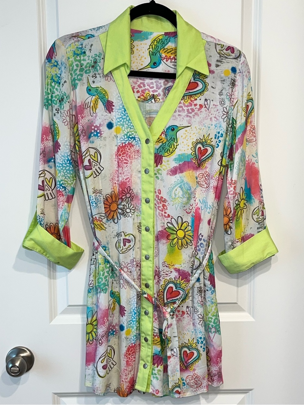 Ay Guey! Boho Art Women's Bright Colored Graffiti Design Button-Up Size S